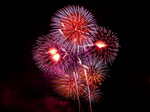 Fireworks. Credit: Anna Langova. https://www.publicdomainpictures.net/view-image.php?image=403